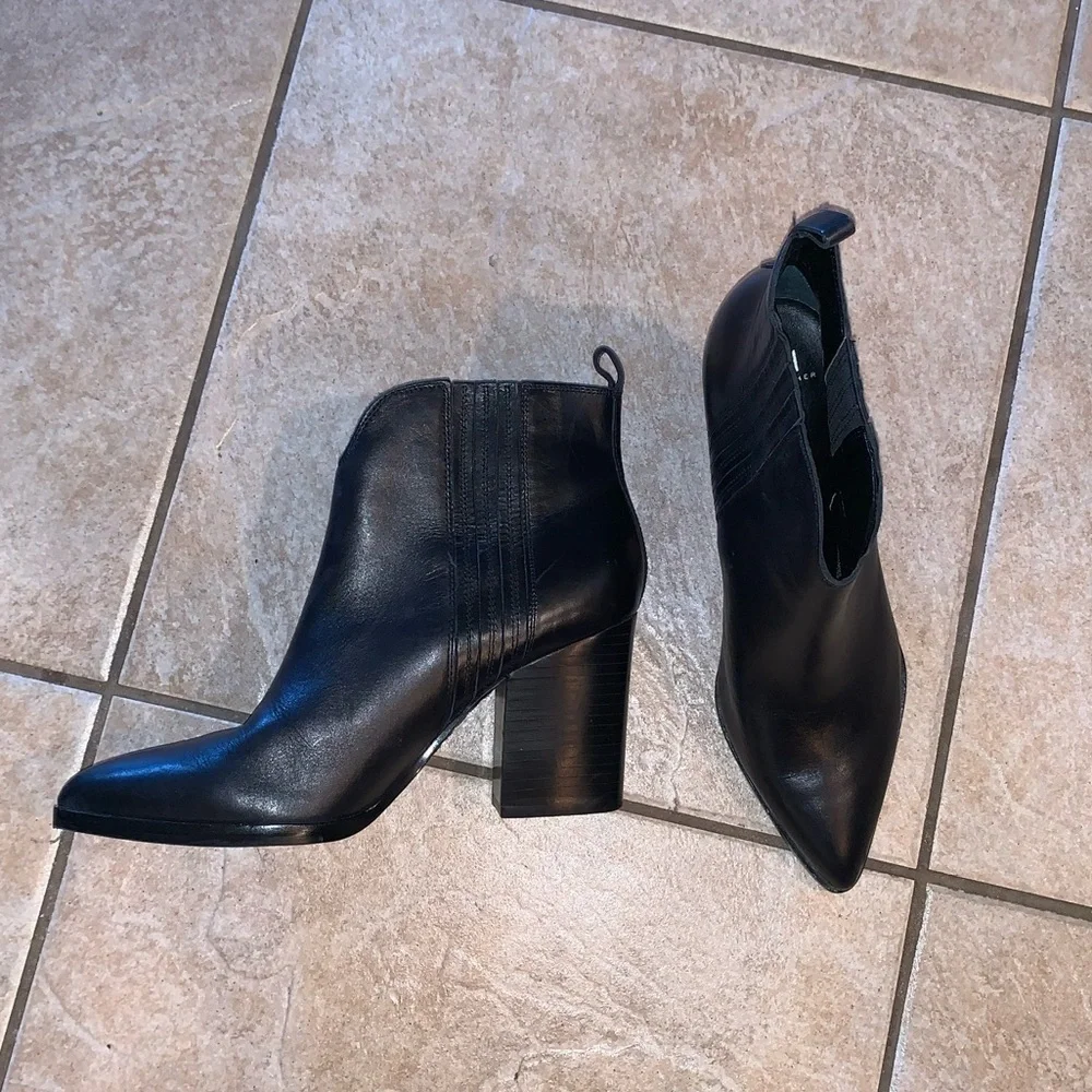 Marc Fisher Alva Black Leather Pointed Toe Ankle Pull On Booties Size 10 Women’s